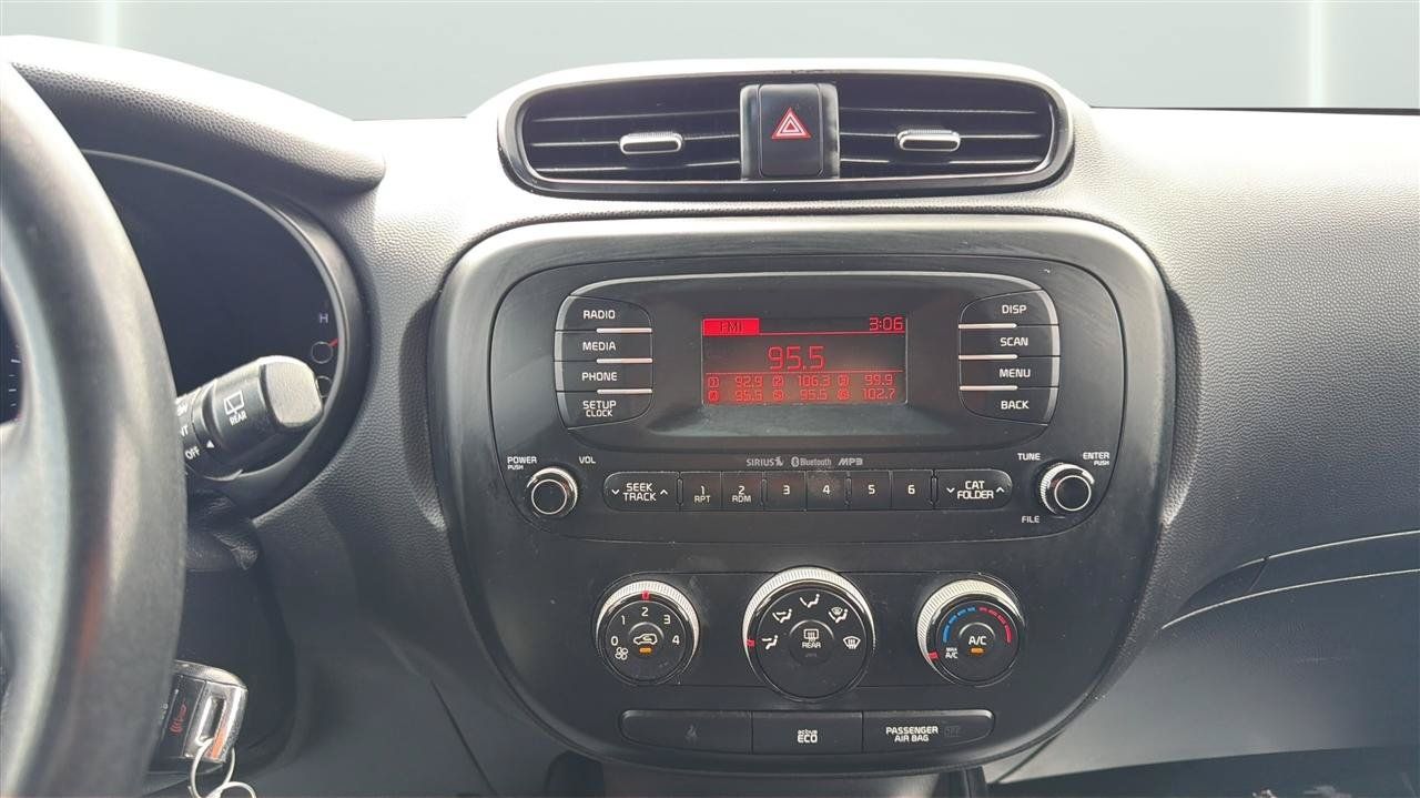 Used 2016 Kia Soul FWD image 21