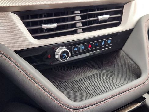 Used 2025 Ford Explorer Active AWD/4WD image 24