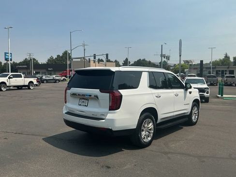Used 2024 GMC Yukon SLT w/ SLT Luxury Package AWD/4WD image 3