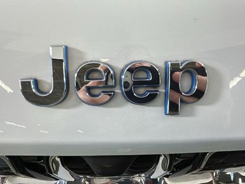 Used 2023 Jeep Grand Cherokee 4WD 4xe w/ Luxury Tech Group II image 9