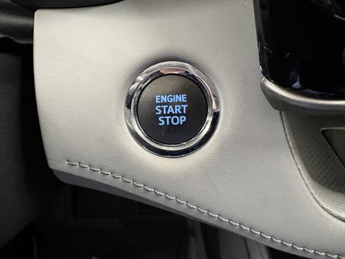 Used 2022 Toyota Highlander XLE AWD/4WD image 20