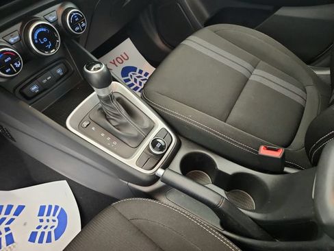 Used 2025 Hyundai Venue SEL FWD image 16