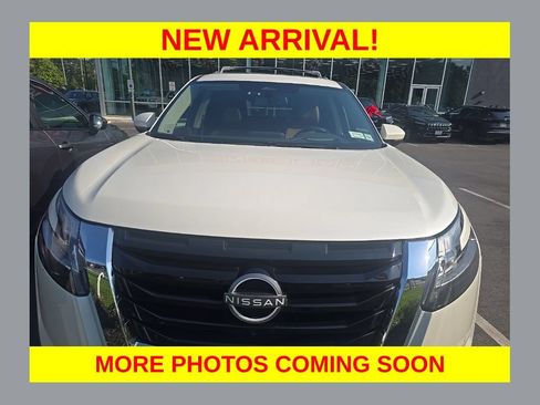 Used 2022 Nissan Pathfinder Platinum w/ Cargo Package AWD/4WD image 1