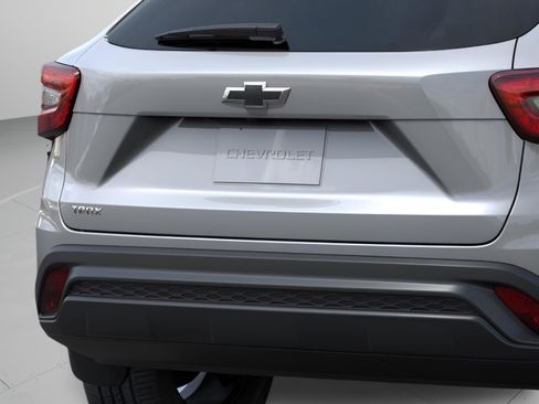 New 2026 Chevrolet Trax LS image 18