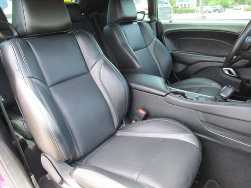 Used 2020 Dodge Challenger SXT w/ Plus Package RWD image 9