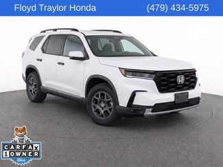 Used 2025 Honda Pilot TrailSport video 1