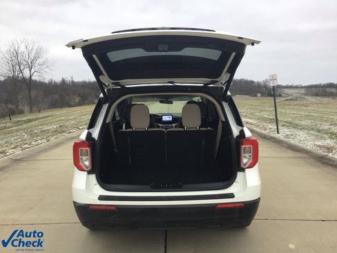 Used 2021 Ford Explorer XLT image 5