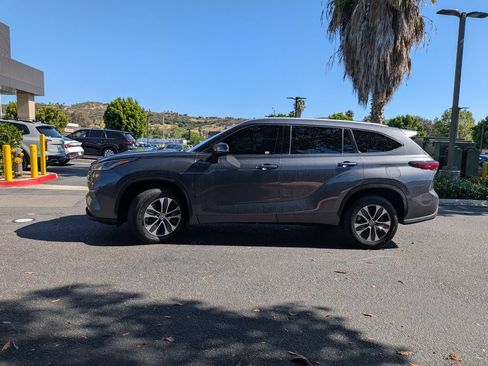 Used 2022 Toyota Highlander XLE FWD image 5