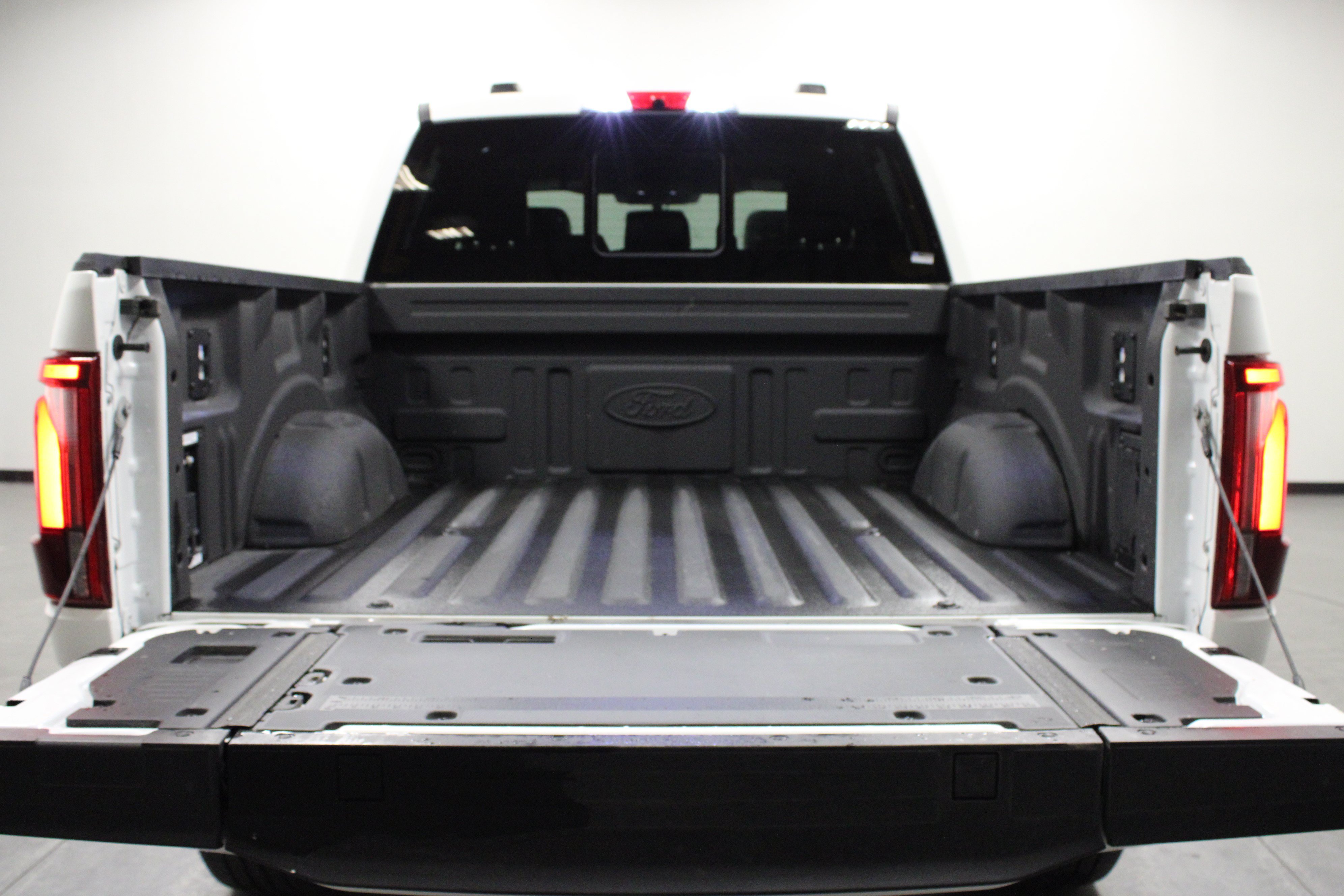 Used 2024 Ford F150 Platinum w/ FX4 Off-Road Package AWD/4WD image 15