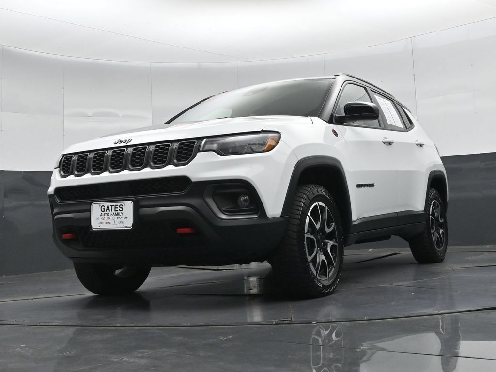 Used 2024 Jeep Compass Trailhawk AWD/4WD image 38