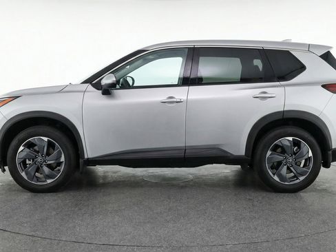 Used 2025 Nissan Rogue SV image 5