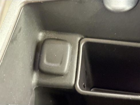 Used 2014 GMC Sierra 1500 SLT w/ SLT Crew Cab Value Package image 37