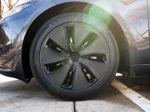 Used 2025 Tesla Model 3 Long Range image 14