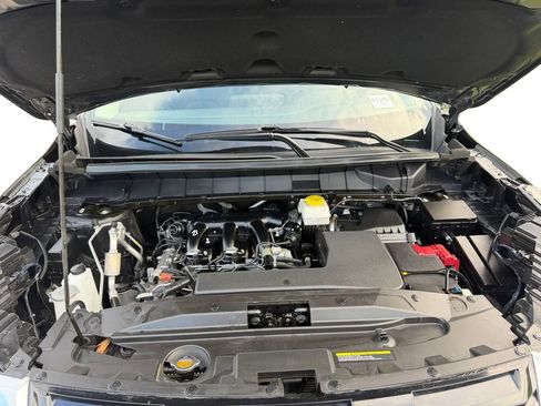Used 2025 Nissan Pathfinder SV AWD/4WD image 19