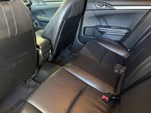 Used 2017 Honda Civic Touring image 4