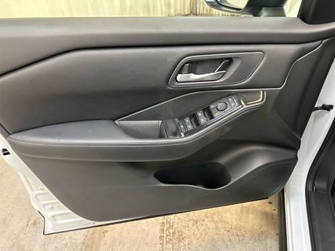 Certified 2024 Nissan Rogue SV image 26