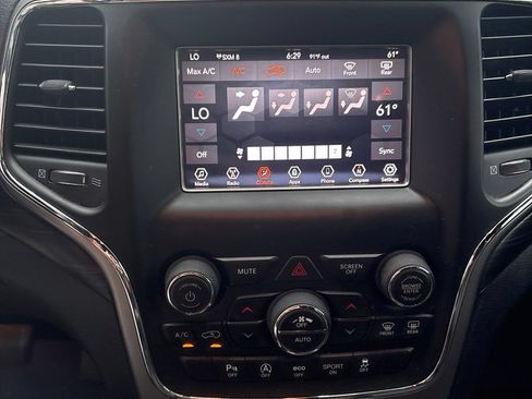 Used 2019 Jeep Grand Cherokee Laredo RWD image 12