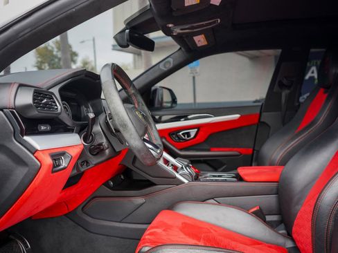 Used 2019 Lamborghini Urus Base image 6