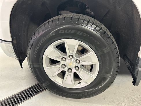 Used 2022 Chevrolet Silverado 1500 LT AWD/4WD image 9