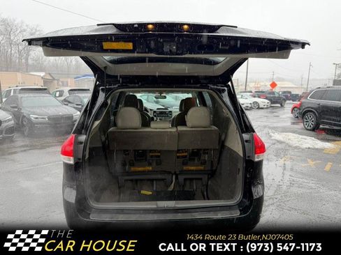 Used 2013 Toyota Sienna XLE image 18