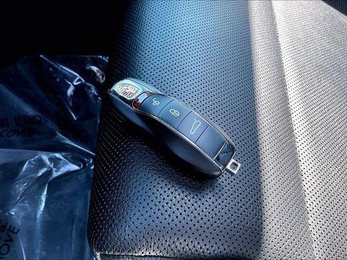 Used 2016 Porsche Panamera 4 AWD/4WD image 36