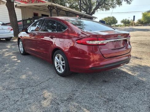 Used 2018 Ford Fusion SE w/ Fusion SE Technology Package FWD image 5