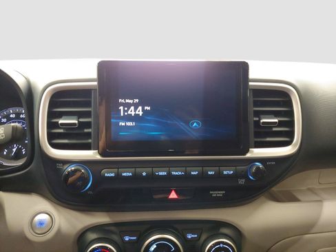 Used 2022 Hyundai Venue Limited FWD image 20