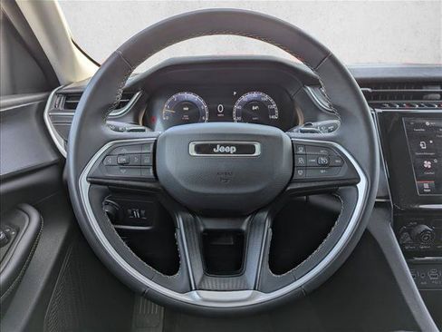 Used 2024 Jeep Grand Cherokee Laredo AWD/4WD image 14