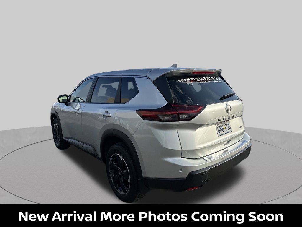 Certified 2025 Nissan Rogue SV AWD/4WD image 3