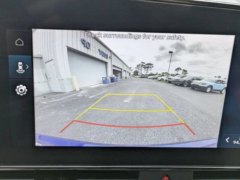 Used 2025 Hyundai Elantra SEL FWD image 21
