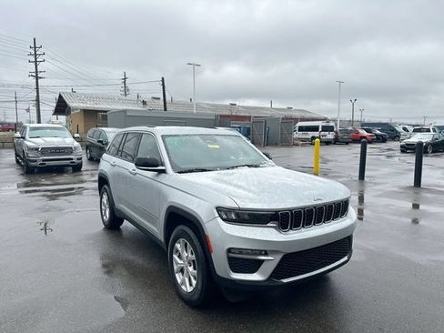 Used 2023 Jeep Grand Cherokee Limited AWD/4WD image 11