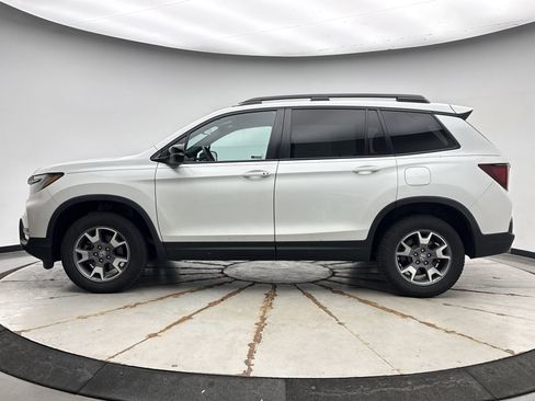 Used 2023 Honda Passport TrailSport image 2