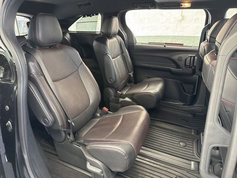 Certified 2025 Toyota Sienna XSE image 44
