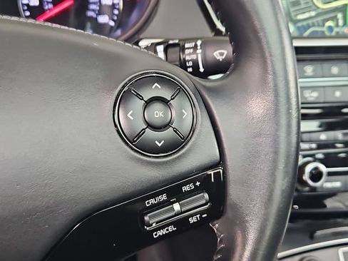 Used 2017 Kia K900 Premium RWD image 14