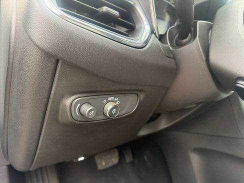 Used 2022 Chevrolet Equinox LT FWD image 16