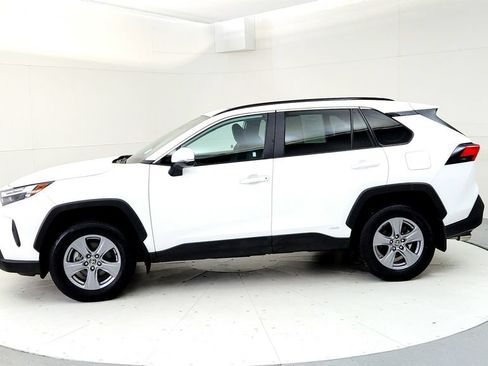 Used 2022 Toyota RAV4 XLE w/ Convenience Package AWD/4WD image 3