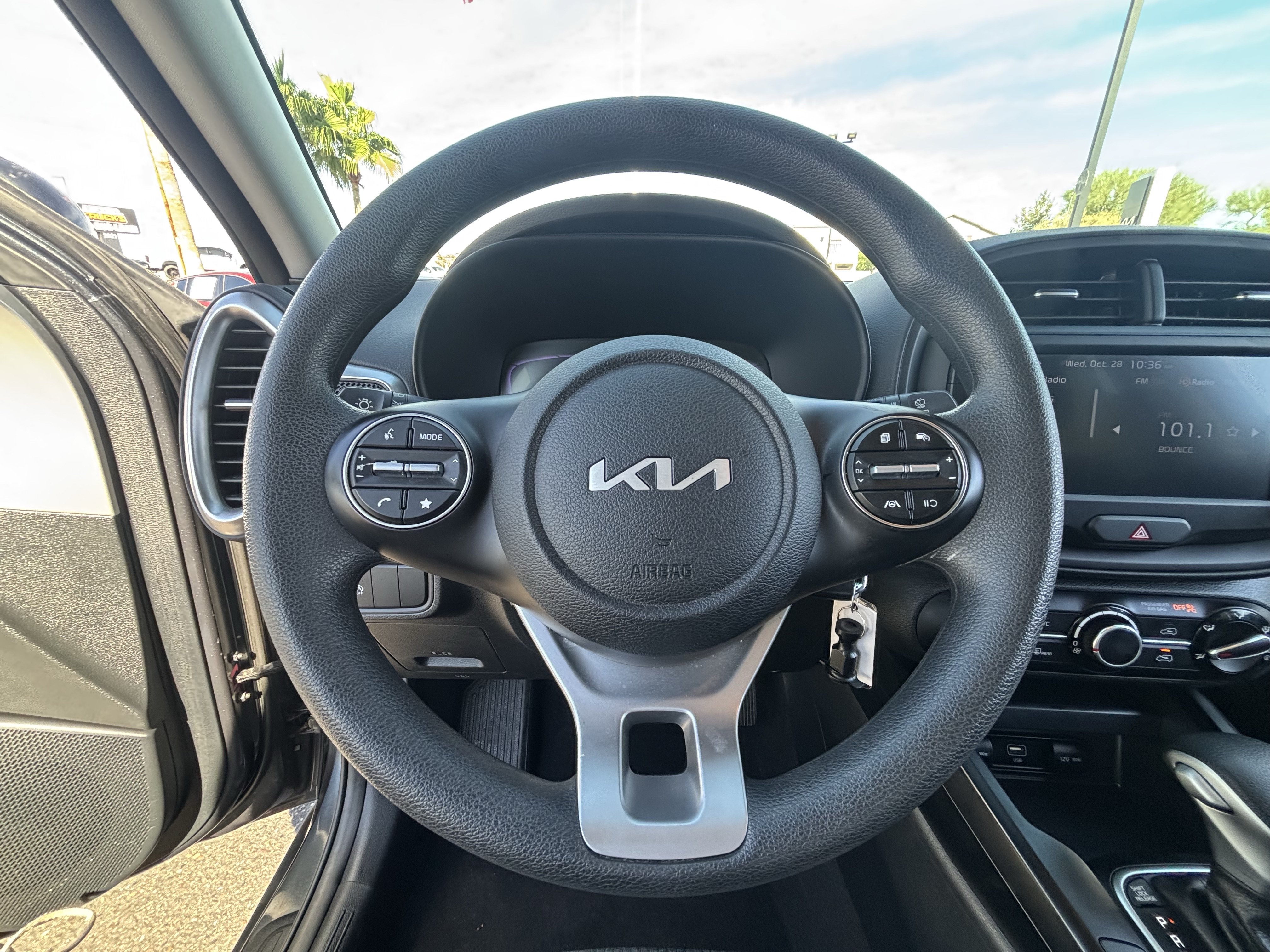 Certified 2025 Kia Soul LX w/ LX Technology Package FWD image 24