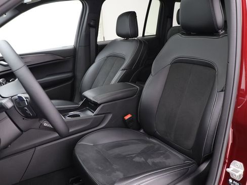 Used 2024 Jeep Grand Cherokee Altitude image 15