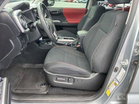 Certified 2022 Toyota Tacoma SR5 AWD/4WD image 13