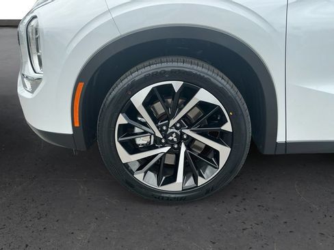Used 2023 Mitsubishi Outlander SE FWD image 13