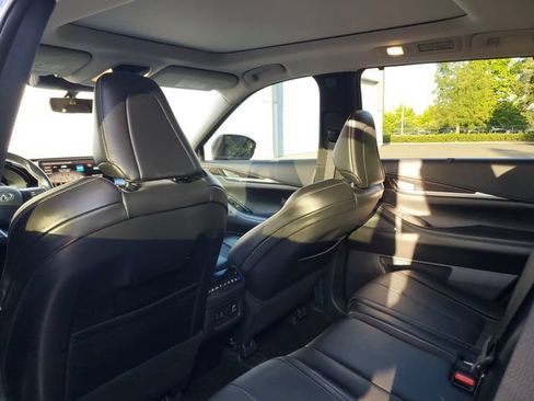 Used 2023 INFINITI QX60 Sensory w/ Cargo Package FWD image 8