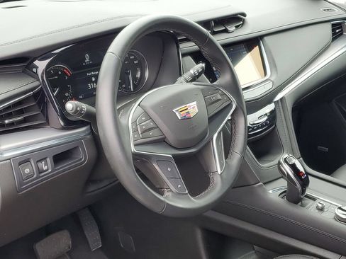 Certified 2024 Cadillac XT5 Luxury AWD/4WD image 7