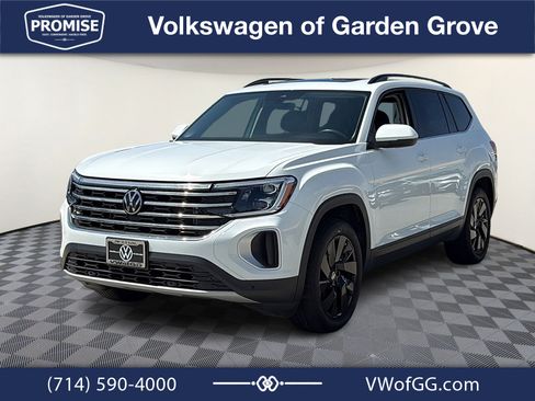 Used 2024 Volkswagen Atlas SE w/ Panoramic Sunroof Package FWD image 4