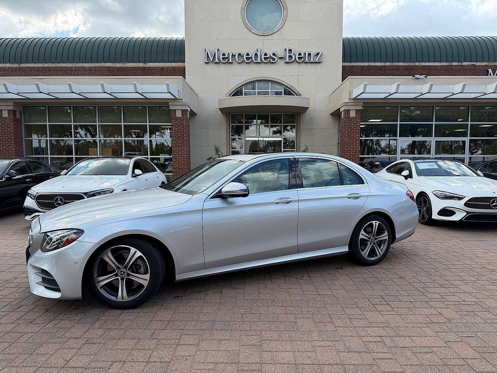 Used 2018 Mercedes-Benz E 300 image 2
