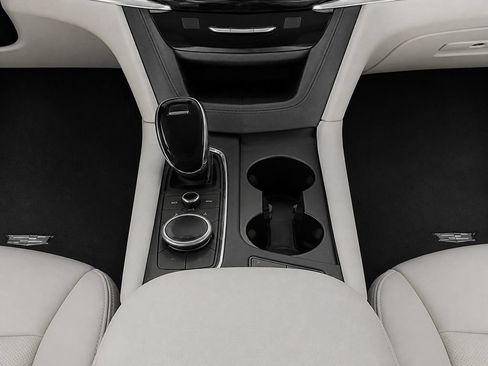 Certified 2024 Cadillac XT6 Premium Luxury w/ Technology Package FWD image 19