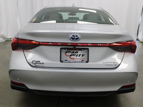 Used 2020 Toyota Avalon Limited image 7