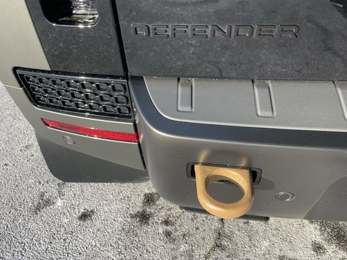 Certified 2025 Land Rover Defender 110 image 34