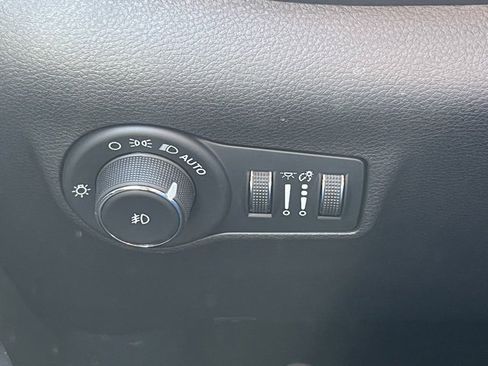 Used 2024 Jeep Compass Limited image 33