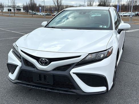Used 2022 Toyota Camry SE image 16