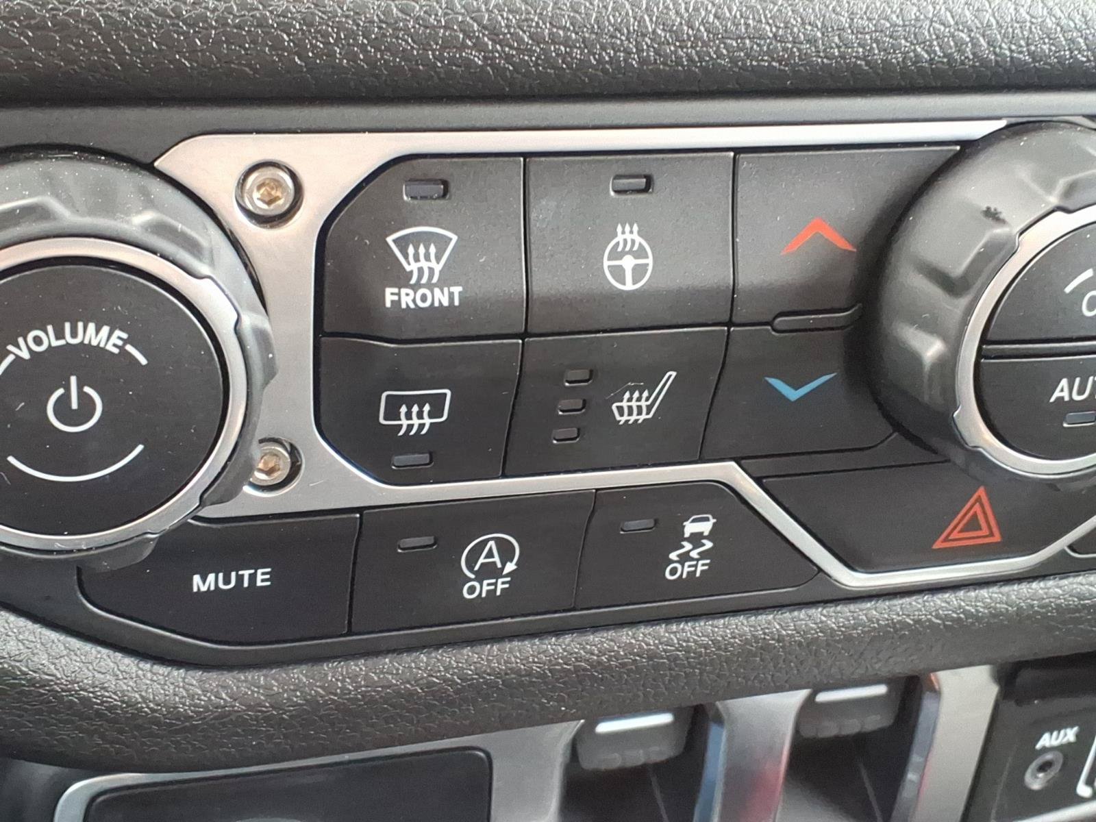 Used 2025 Jeep Wrangler Sport AWD/4WD image 17